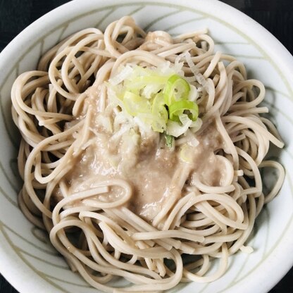 最近 暑い日が多いので、冷やし蕎麦はさっぱりと食べられて良いですね。
とろろと蕎麦が良く合っていて美味しかったです。